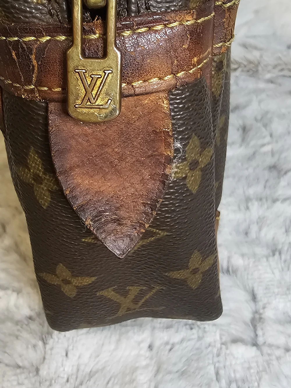 Louis Vuitton Monogram Canvas Toiletry Pouch in Brown and Tan With COA - Picture 5 of 14